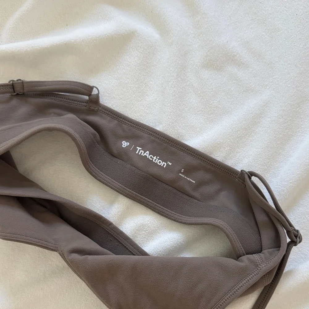 Aritzia Flared Yoga Pants and sports bra - Picture 6 of 6